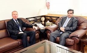 On a meeting between Russian Ambassador to Pakistan and Minister for Commerce and Industries & Production of Pakistan